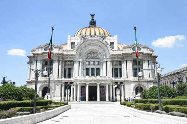 La fachada del Palacio de Mámol