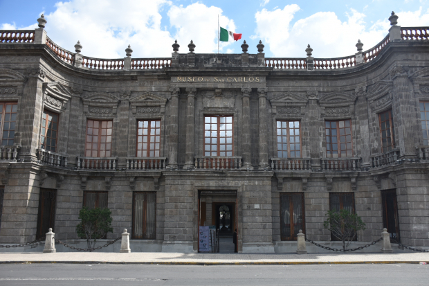 La fachada del Museo Nacional de San Carlos