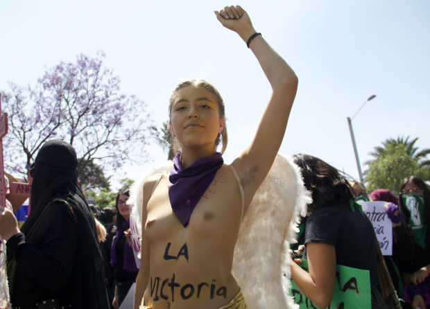 Cientos de mujeres de distintas colectivas feministas, marcharon en Nezahualcóyotl, Estado de México como parte de las actividades del #8m día de la mujer.