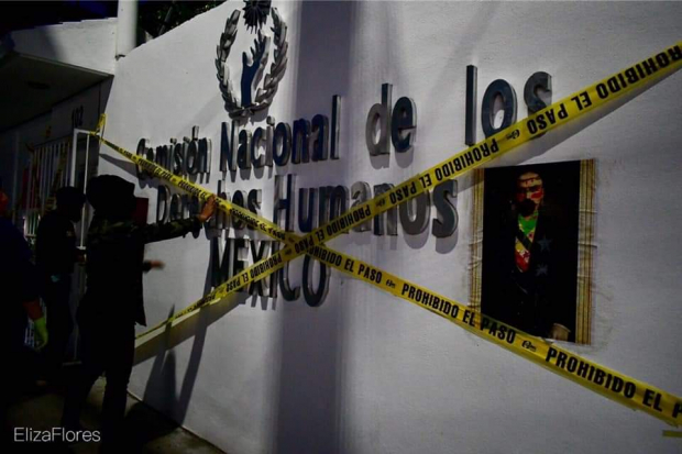 En Michoacán “clausuraron” el lugar con cinta y colocaron la imagen de Madero modificada.