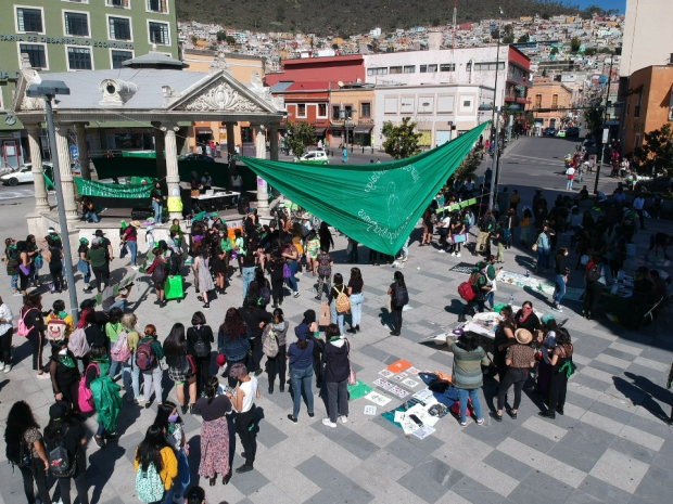 Marea Verde Hidalgo realizó una manifestación a favor del aborto en la plaza de Pahuca.