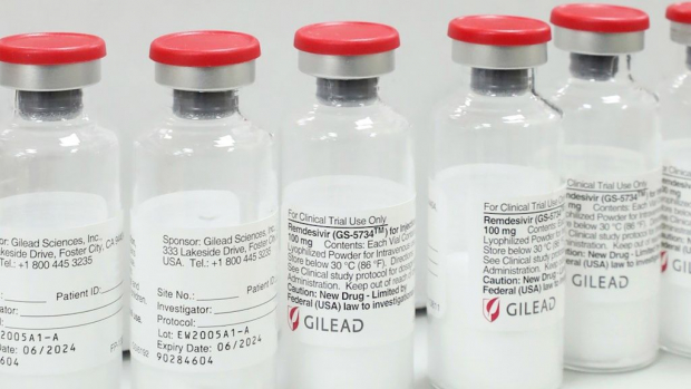 En junio, la Casa Blanca ordenó la compra de casi toda la utilidad (hasta septiembre) del fármaco producido por la empresa estadounidense Gilead Sciences.