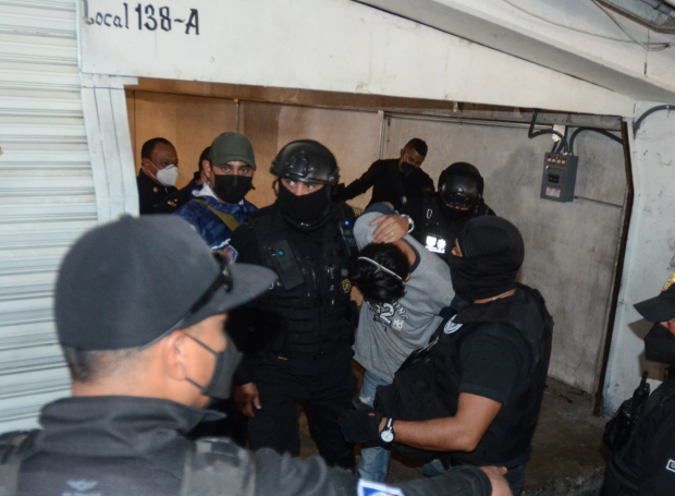 El pasado 9 de octubre elementos de la Secretaría de Seguridad Ciudadana realizaron un operativo en la Central de Abastos, en la alcaldía Iztapalapa, en contra del narcomenudeo, donde fueron detenidas varias personas.
