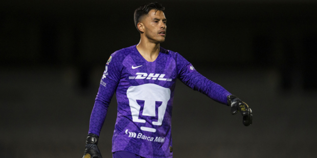 Alfredo Talavera en un partido de los Pumas de la Liga MX