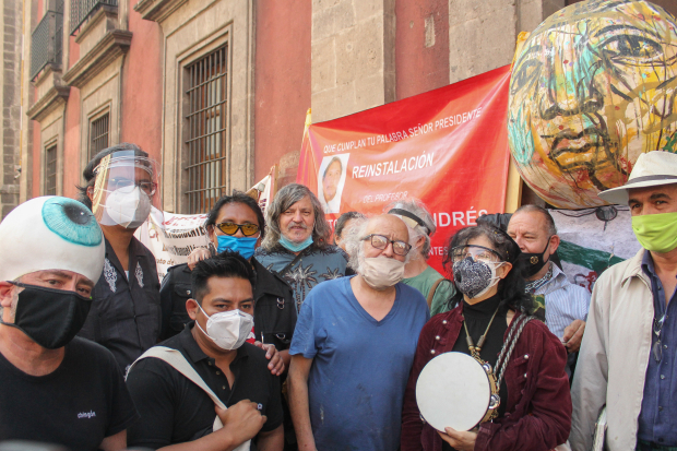 Artistas se manifiestan afuera de Palacio Nacional