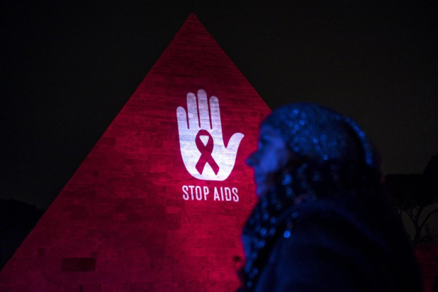 Un listón rojo es el signo de lucha contra el sida.