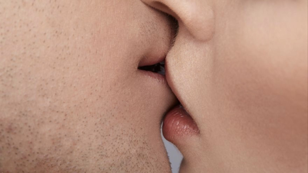 Los besos pueden provocar que tu piel se erice