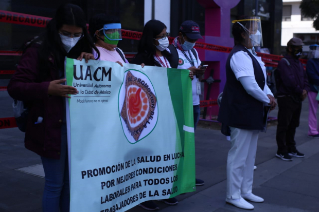Personal de enfermería se manifestó frente al Palacio de Bellas Artes para exigir basificación de los trabajadores y equipo como cubrebocas o caretas, sin que fueran atendidos debido a las “condiciones sanitarias”.