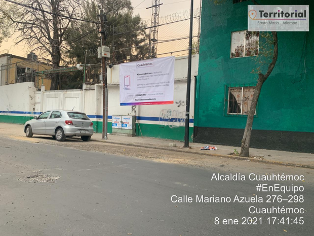 La alcaldía ha colgado pancartas, una en la calle Mariano Azuela.
