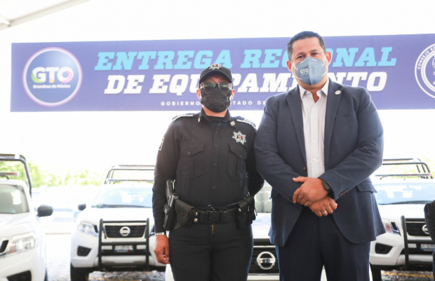 El gobernador reconoció la labor de los elementos policiacos.