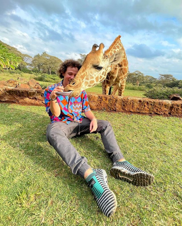 Luisito Comunica y la jirafa
