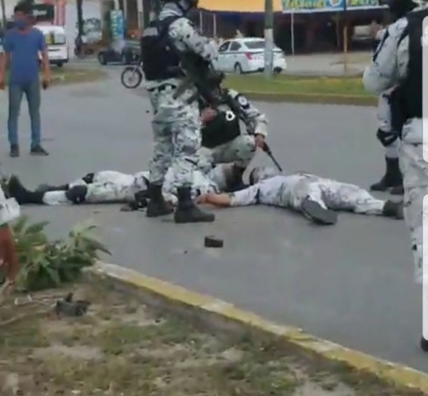 Un elemento de la Guardia Nacional resultó herido en la balacera en Cancún.