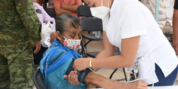 El Gobierno ha implementado un plan para inmunizar a los adultos mayores de 60 años