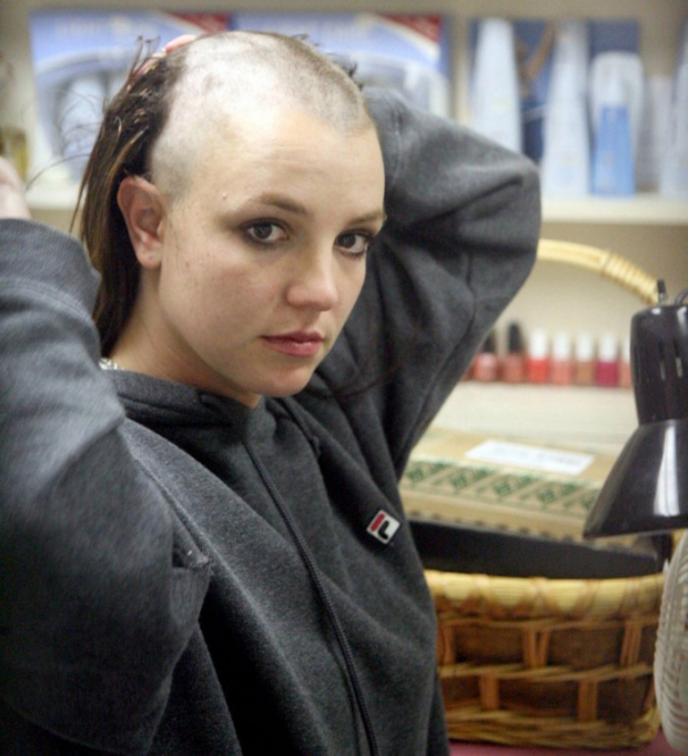 Britney Spears cuando se rasuró la cabeza