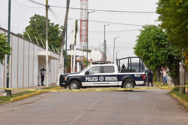 Tras el crimen, fotografías de los cuerpos de la exalcaldesa de Cosoleacaque y de su hija fueron filtradas a los medios locales, por lo que la fiscal veracruzana, Veronica Hernández Giadans, aseguró que ya se abrió una carpeta de investigación.