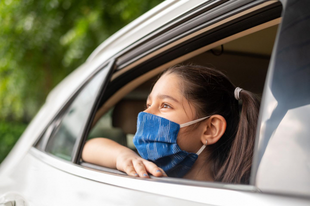 Un estudio responde a la interrogante de si es bueno ir en el auto con las ventanas abiertas o cerradas.