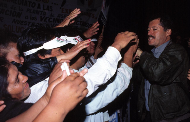 El malogrado candidato presidencial del PRI, en uno de sus últimos actos de campaña previo a su asesinato, en marzo de 1994.