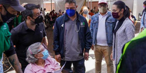 En las alcaldías Benito Juárez y Cuauhtémoc, la vacunación concluirá este sábado 3 de abril..