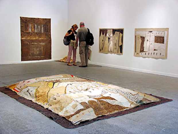 Detalle de la exposición de la artista uruguaya  Lacy Duarte, en la Bienal de Venecia 2005.