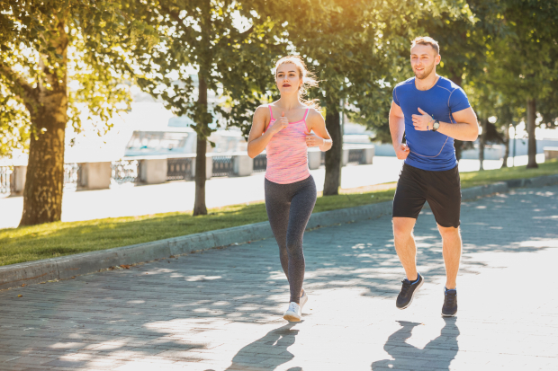 Correr es una actividad que ayuda a las personas a sentirse mejor.