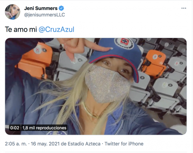 Jenis Summers es fiel aficionada del Cruz Azul.