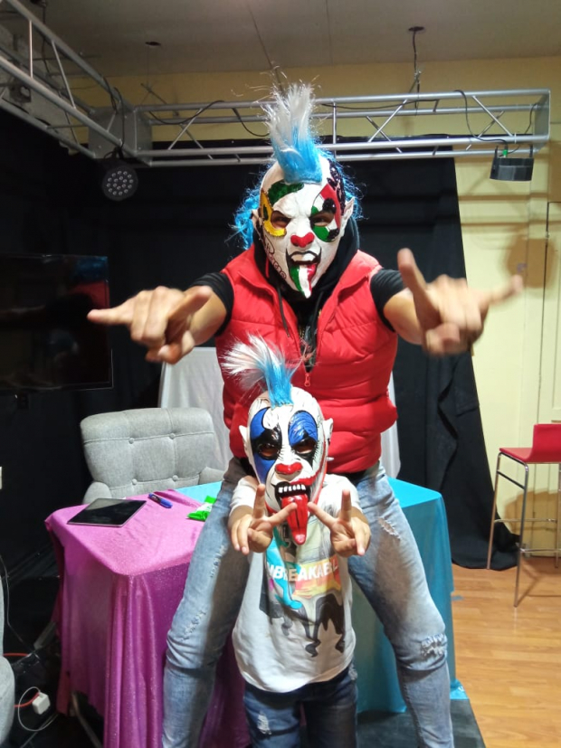Psycho Clown convivió con el menor.