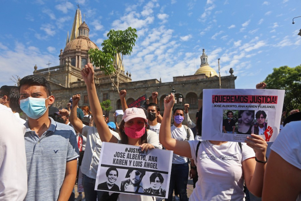 El 12 de mayo, la comunidad de la Universidad de Guadalajara y ciudadanos marcharon para exigir castigo a los responsables.