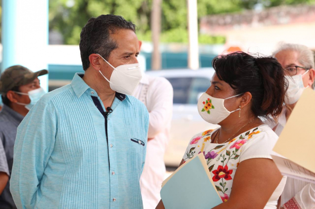 El gobernador de Quintana Roo durante su visita al municipio de Felipe Carrillo Puerto.