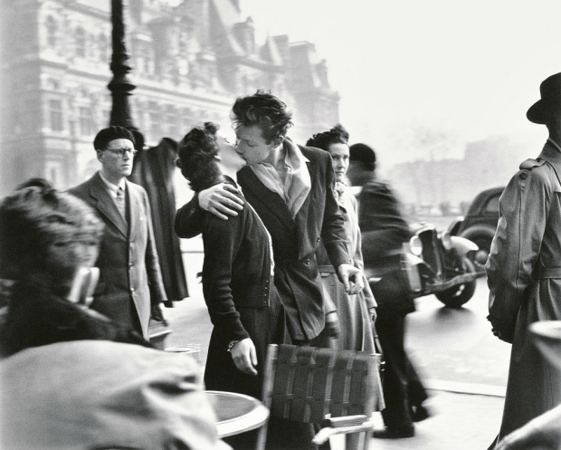 Robert Doisneau, El beso en el Hôtel de Ville, 1950.
