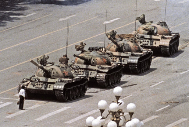 Jeff Widener, Hombre del tanque, Plaza de Tiananmén, 1989.