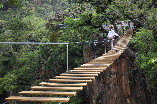 El puente colgante de la Ruta Mezcalera de Etúcuaro, Michoacán