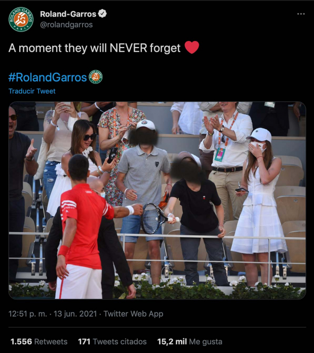 Novak regaló su raqueta a niño mexicano.