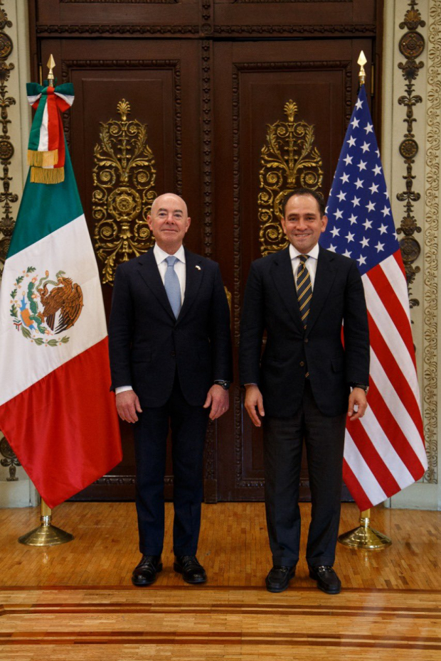 El secretario de Hacienda, Arturo Herrera, se reunió hoy con el secretario de Seguridad Nacional de EU, Alejandro Mayorkas, en Palacio Nacional.
