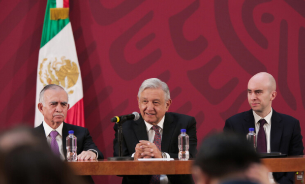 Carlos Torres (extrema derecha) será el encargado de ver el trabajo de los superdelegados del gobierno federal.