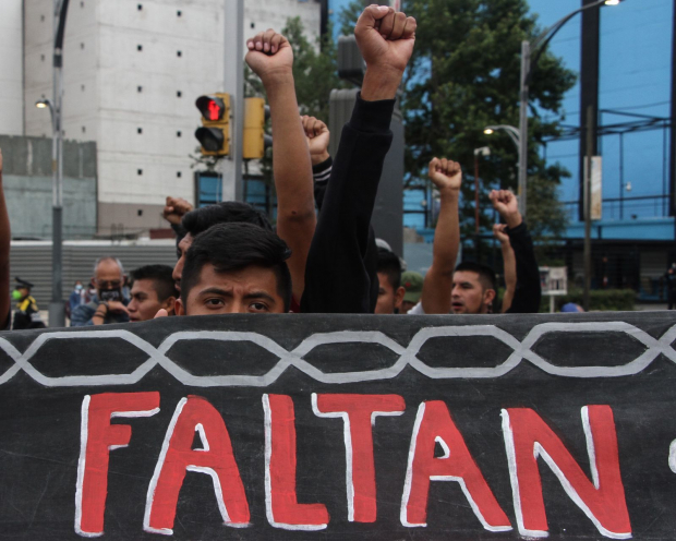 Madres y padres continúan exigiendo justicia por la desaparición de los estudiantes de la Normal Rural Isidro Burgos en Igula Guerrero el 26 de septiembre del 2014