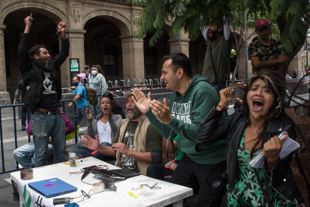 Activistas en favor del consumo lúdico de marihuana celebran, el pasado 28 de junio, la decisión de la SCJN de despenalizar el consumo lúdico de la hierba, aunque ello no significa que puedan hacerlo en la calle.