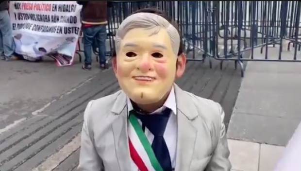A tres años del triunfo electoral de AMLO, un niño de 10 años decidió disfrazarse como el actual presidente de México
