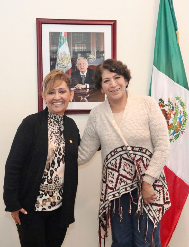 Delfina Gómez (derecha) titular de la SEP.