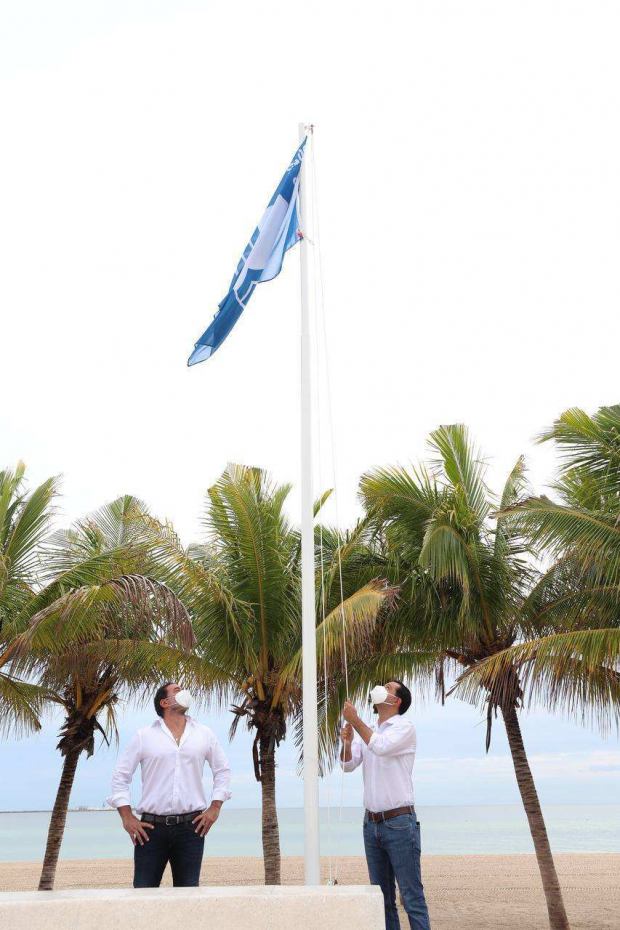 El gobernador de Yucatán, Mauricio Vila Dosal,  realizó el izamiento de la bandera “Blue Flag”.