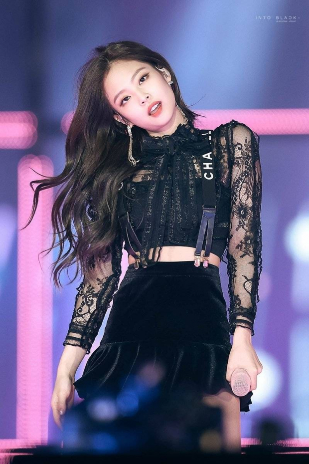 Jennie, de Blackpink, apoya a nadador