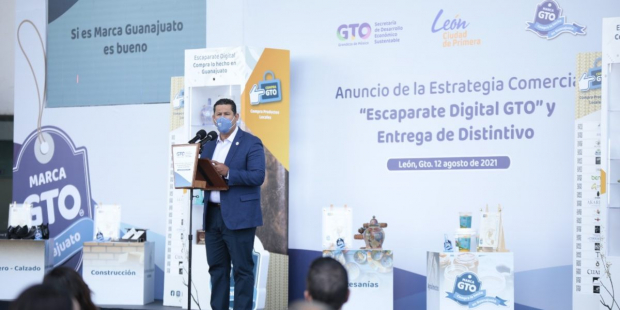 Diego Sinhue Rodríguez entregó a 100 emprendedores.