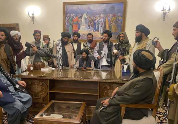 Portavoces ofrecen conferencia en Kabul para informar el avance del grupo, el pasado 16 de agosto.