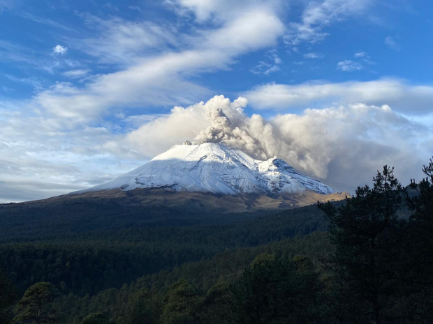 Se aprecia una maravillosa vista del volcán Popocatépetl.