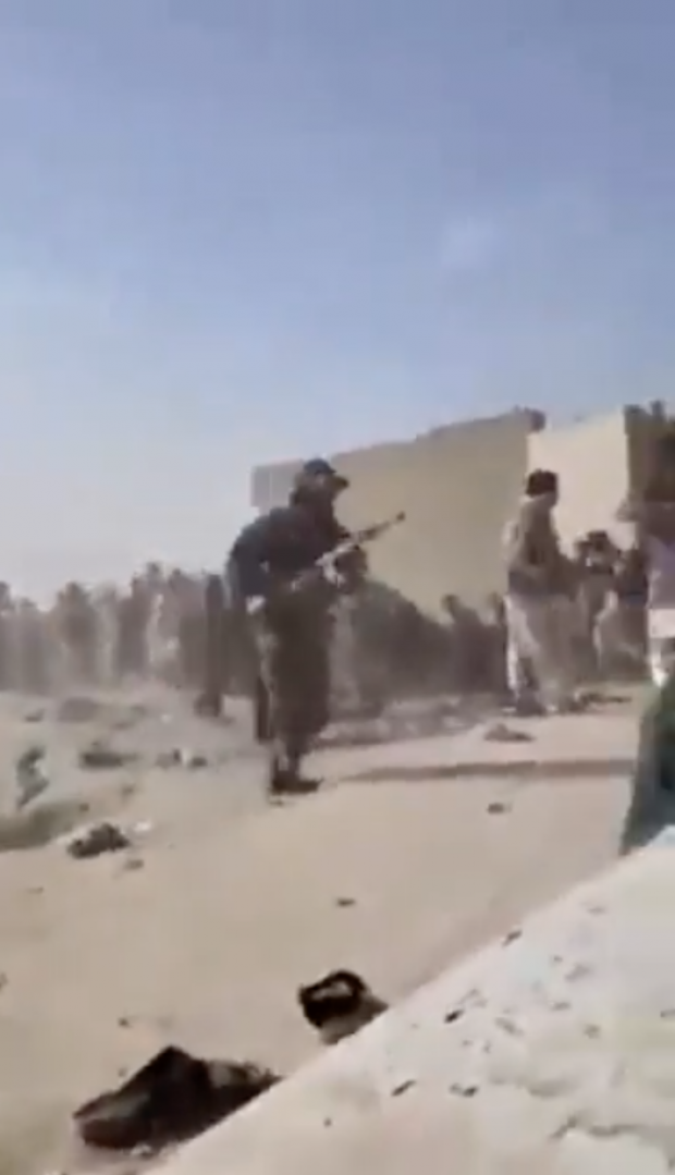 Captan a combatientes islamistas disparando a manifestantes.
