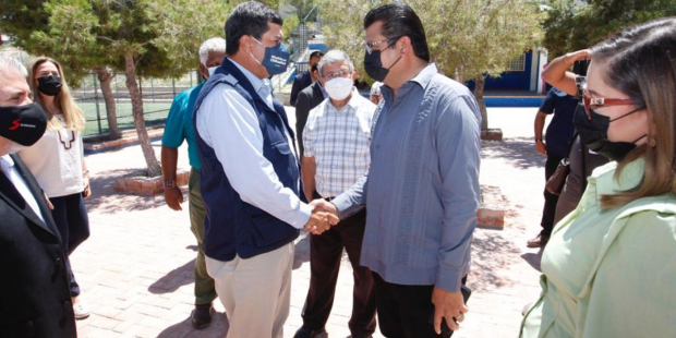 El gobernador de Chihuahua destacó que las obras ayudarán a abatir el rezago educativo.