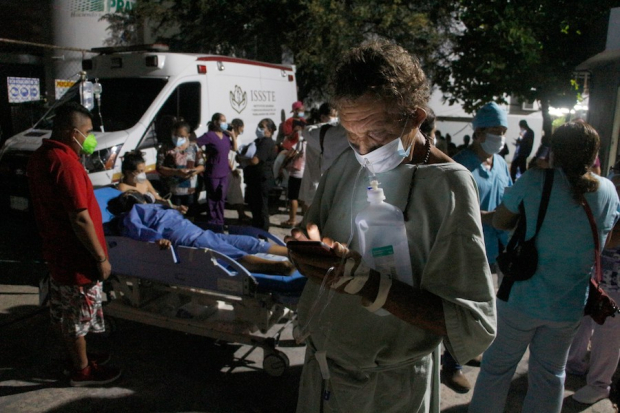 Pacientes fueron desalojados de hospitales.