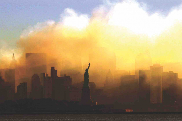 La Ciudad de Nueva York, cuatro días después de la caída de las Torres Gemelas.
