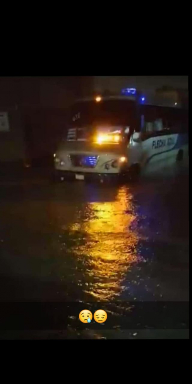 Lluvias en Querétaro arrastran vehículos y dejan personas atrapadas