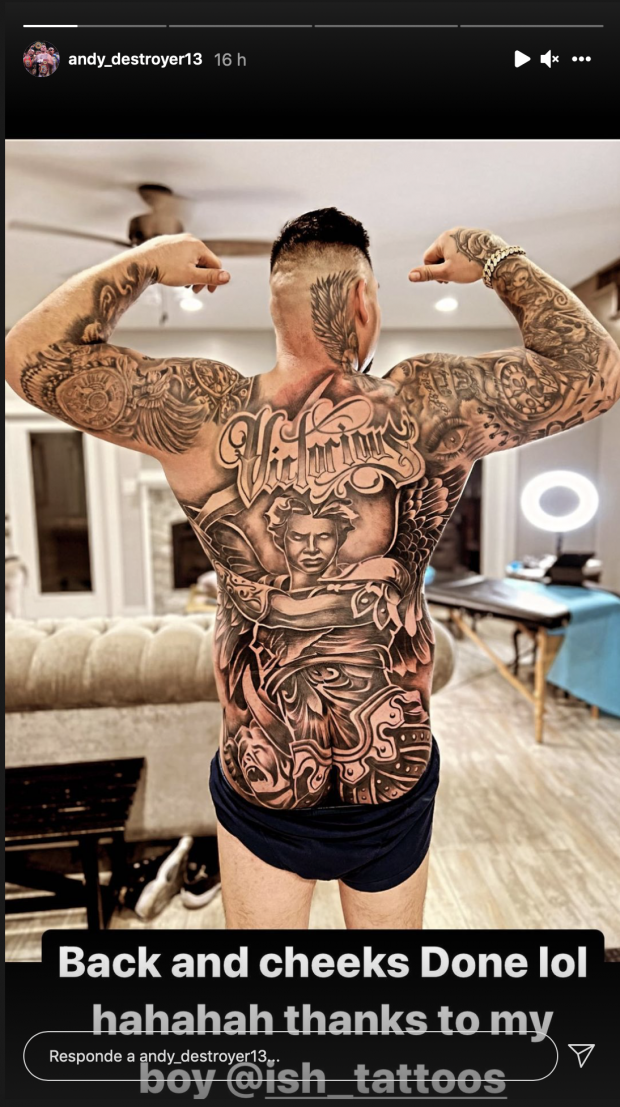 Andy Ruiz presumió en redes el tatuaje en sus glúteos.