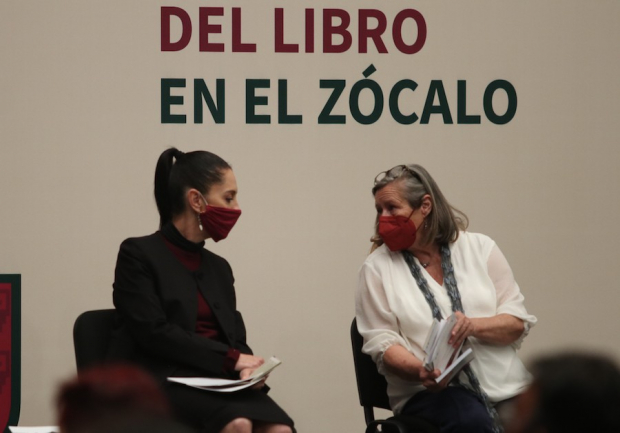 Claudia Sheinbaum y Paloma Saiz, ayer, en el Museo de la CDMX.